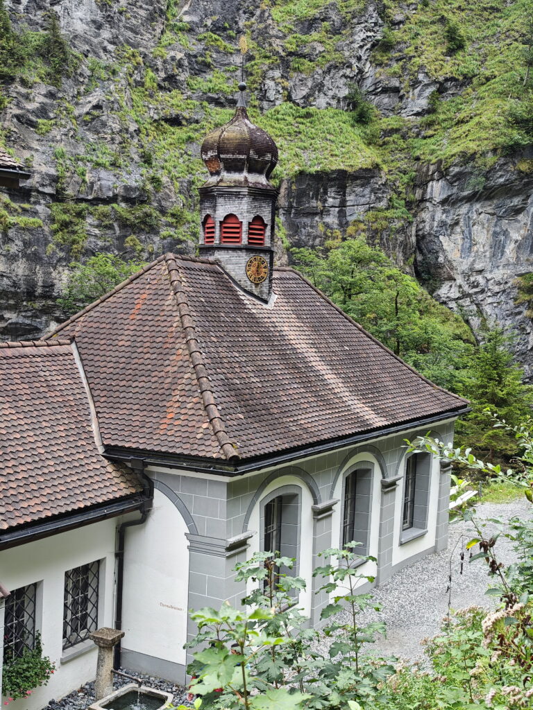 Altes Bad Pfäfers - von hier geht es in die Quellschlucht hinein